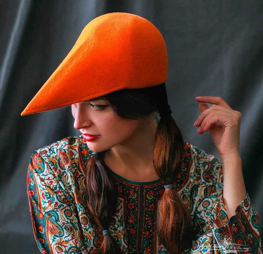 Оранжевая кепка