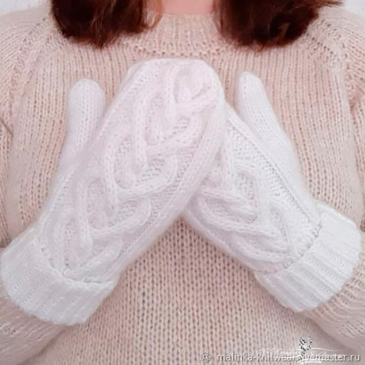 Белые варежки