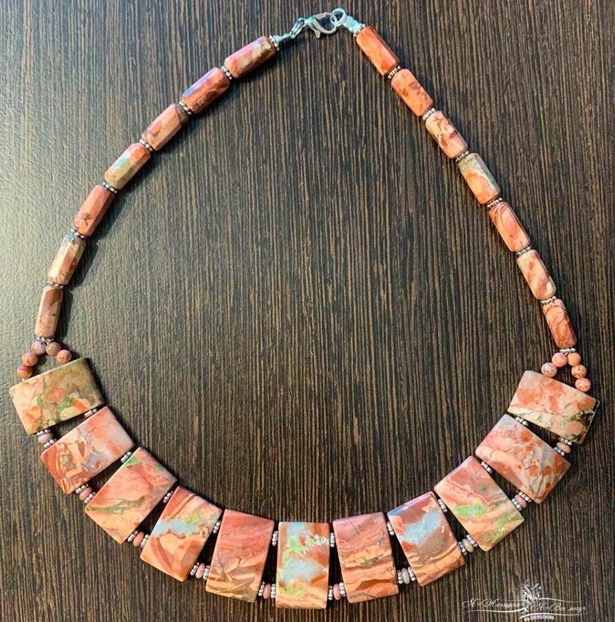 Колье из яшмы